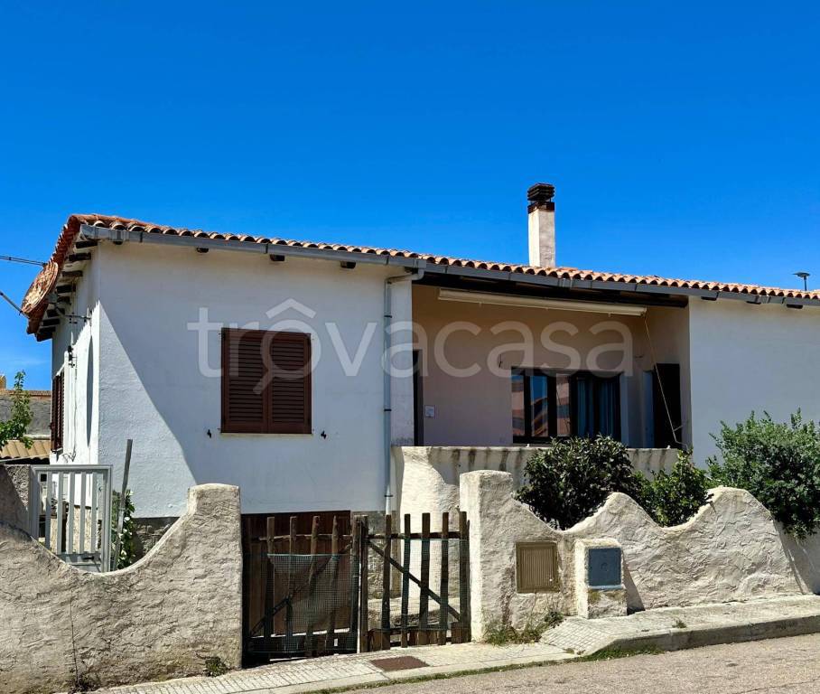 casa indipendente in vendita a Santa Teresa Gallura