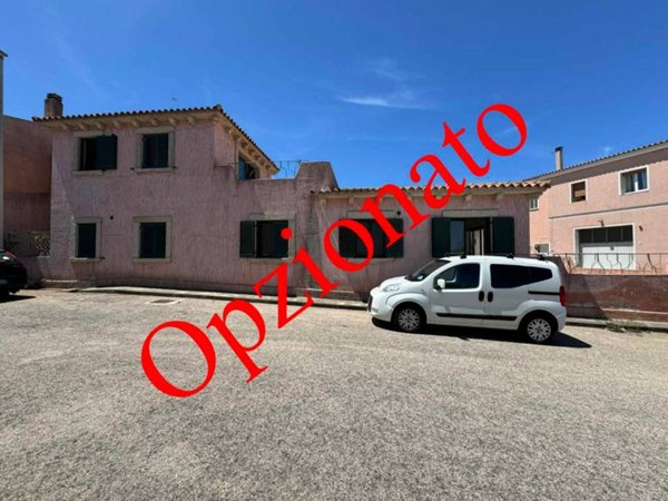 casa indipendente in vendita a Santa Teresa Gallura