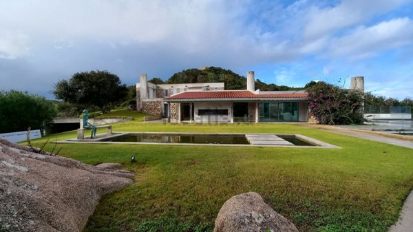 casa indipendente in vendita a Santa Teresa Gallura