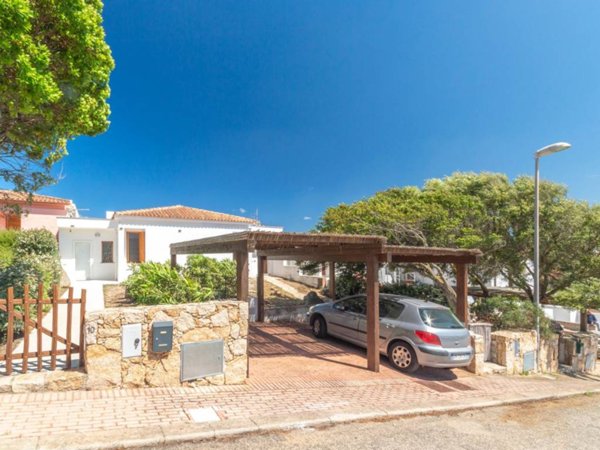 casa indipendente in vendita a Santa Teresa Gallura