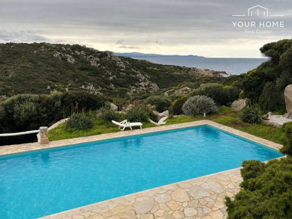 casa indipendente in vendita a Santa Teresa Gallura