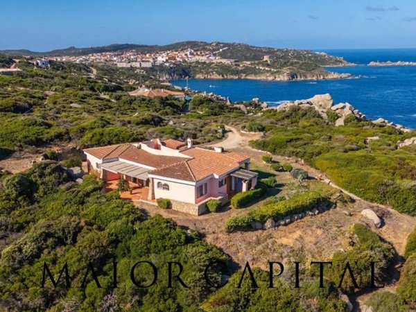 casa indipendente in vendita a Santa Teresa Gallura