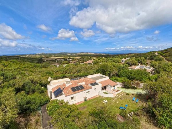 casa indipendente in vendita a Santa Teresa Gallura
