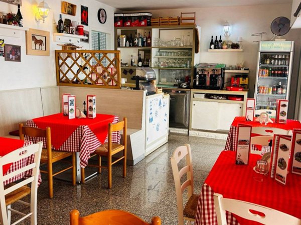 negozio in vendita a Santa Teresa Gallura