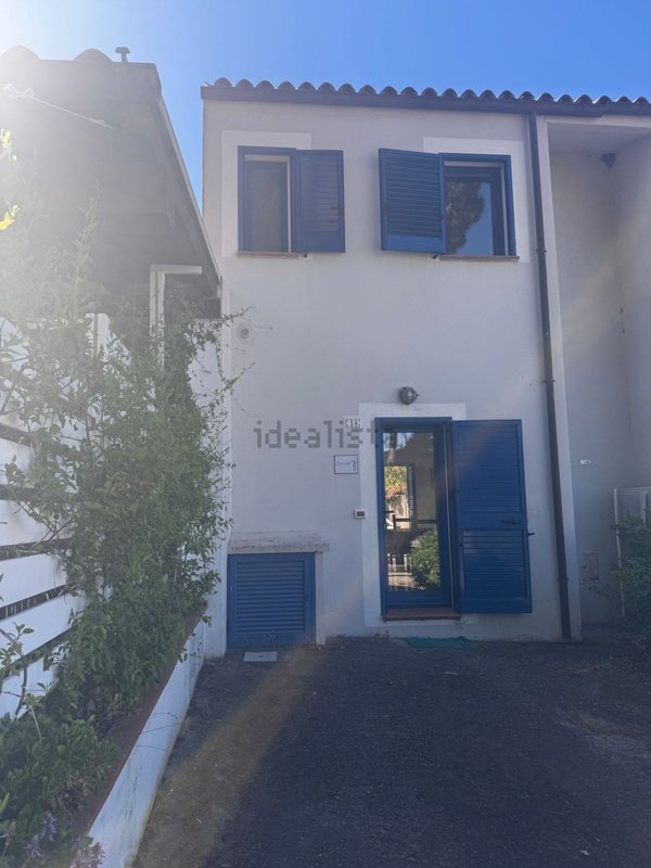 casa indipendente in vendita a Santa Teresa Gallura