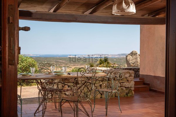 casa indipendente in vendita a Santa Teresa Gallura