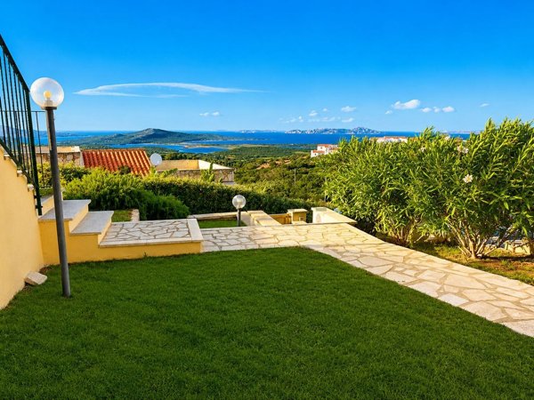 casa indipendente in vendita a Santa Teresa Gallura