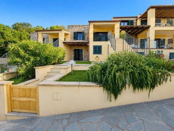 casa indipendente in vendita a Santa Teresa Gallura