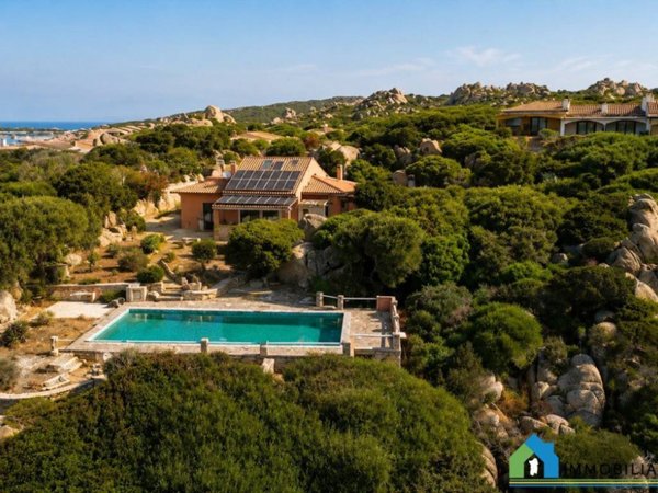 casa indipendente in vendita a Santa Teresa Gallura
