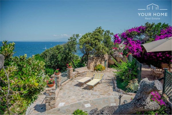 casa indipendente in vendita a Santa Teresa Gallura