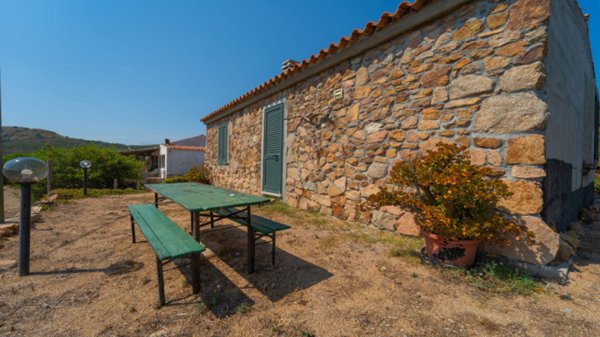 casa indipendente in vendita a Santa Teresa Gallura