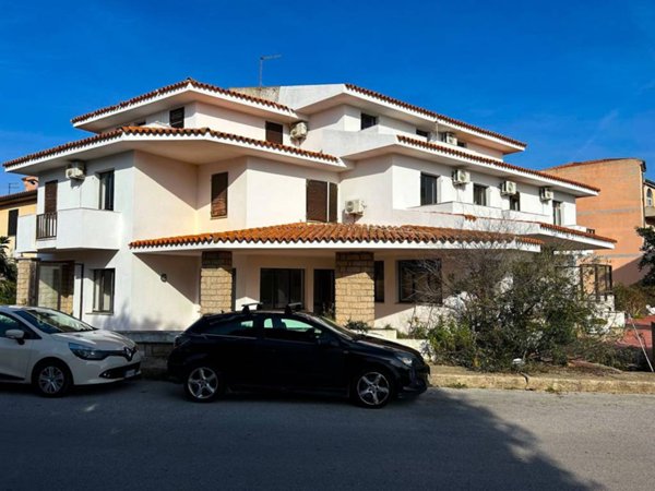 intera palazzina in vendita a Santa Teresa Gallura