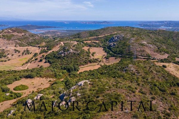 terreno in vendita a Santa Teresa Gallura