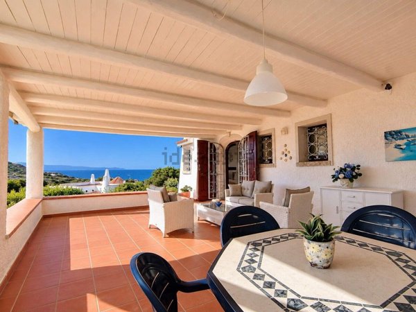 casa indipendente in vendita a Santa Teresa Gallura