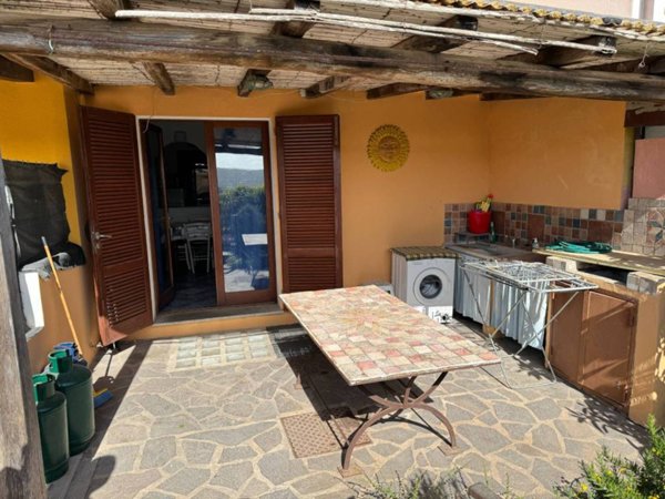 casa indipendente in vendita a Santa Teresa Gallura