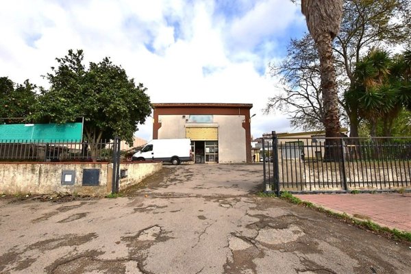 capannone in vendita a Sassari in zona Predda Niedda