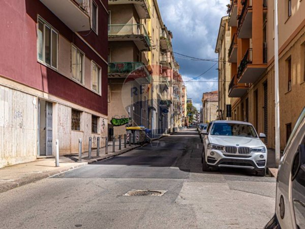 negozio in vendita a Sassari in zona Luna e Sole / Prunizzedda