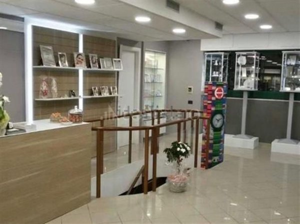 locale commerciale in vendita a Sassari