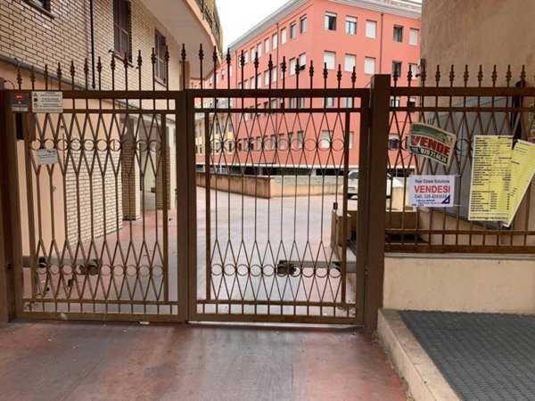 locale commerciale in vendita a Sassari in zona Centro Storico