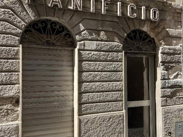 locale commerciale in vendita a Sassari in zona Centro Storico