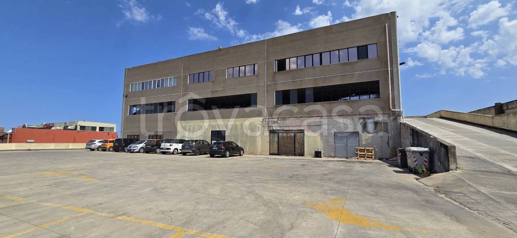 negozio in vendita a Sassari in zona Latte Dolce