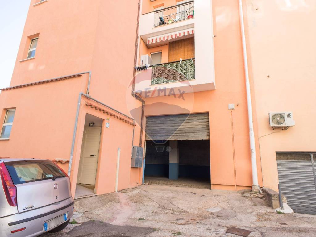 negozio in vendita a Sassari in zona Monte Rosello