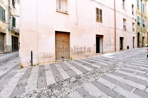 locale commerciale in vendita a Sassari