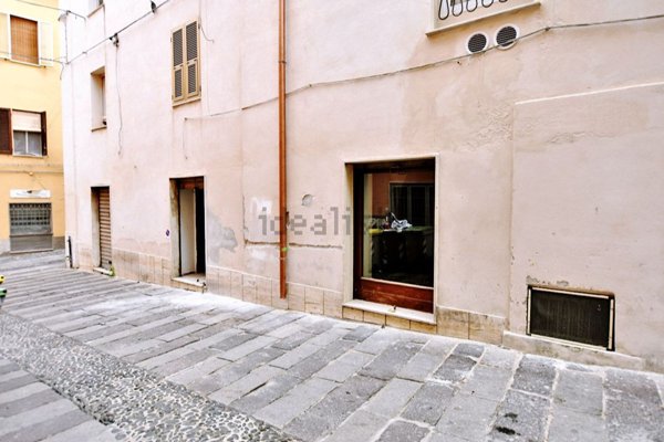 locale commerciale in vendita a Sassari
