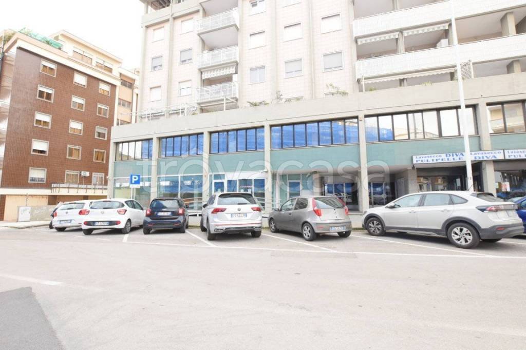 locale commerciale in vendita a Sassari in zona Luna e Sole / Prunizzedda