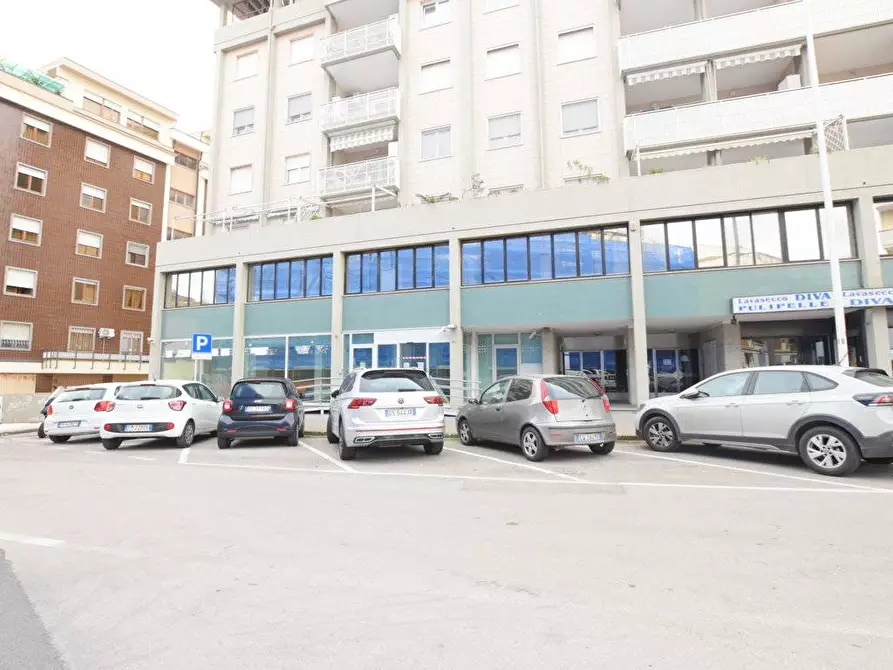 locale commerciale in vendita a Sassari in zona Luna e Sole / Prunizzedda
