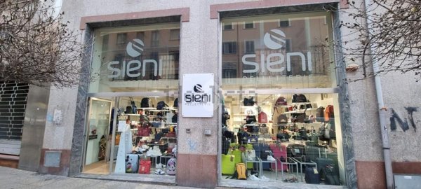 locale commerciale in vendita a Sassari in zona Centro Storico