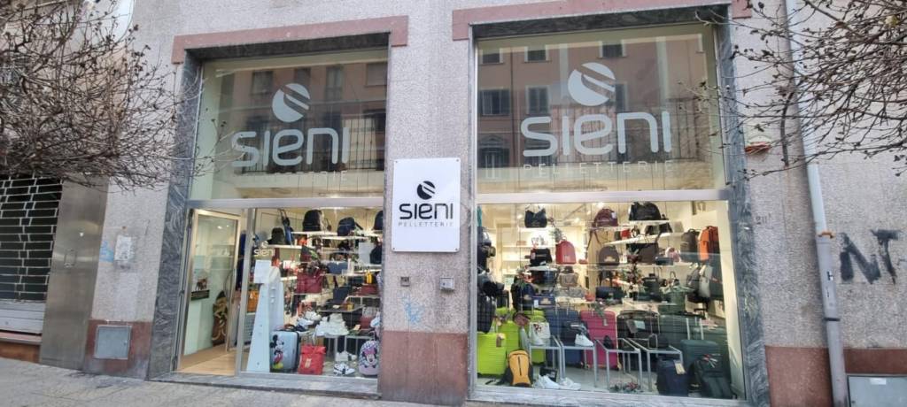 negozio in vendita a Sassari in zona Centro Storico