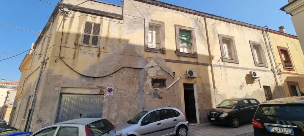 negozio in vendita a Sassari in zona Centro Storico