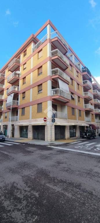 negozio in vendita a Sassari in zona Centro Storico