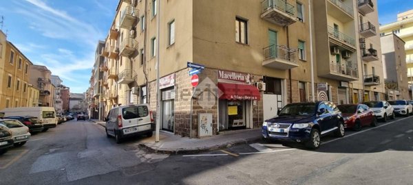 locale commerciale in vendita a Sassari