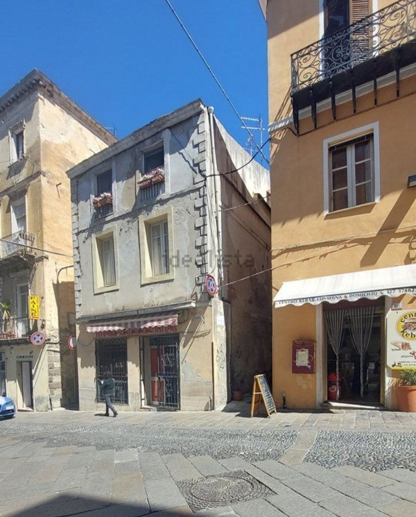 locale commerciale in vendita a Sassari in zona Centro Storico