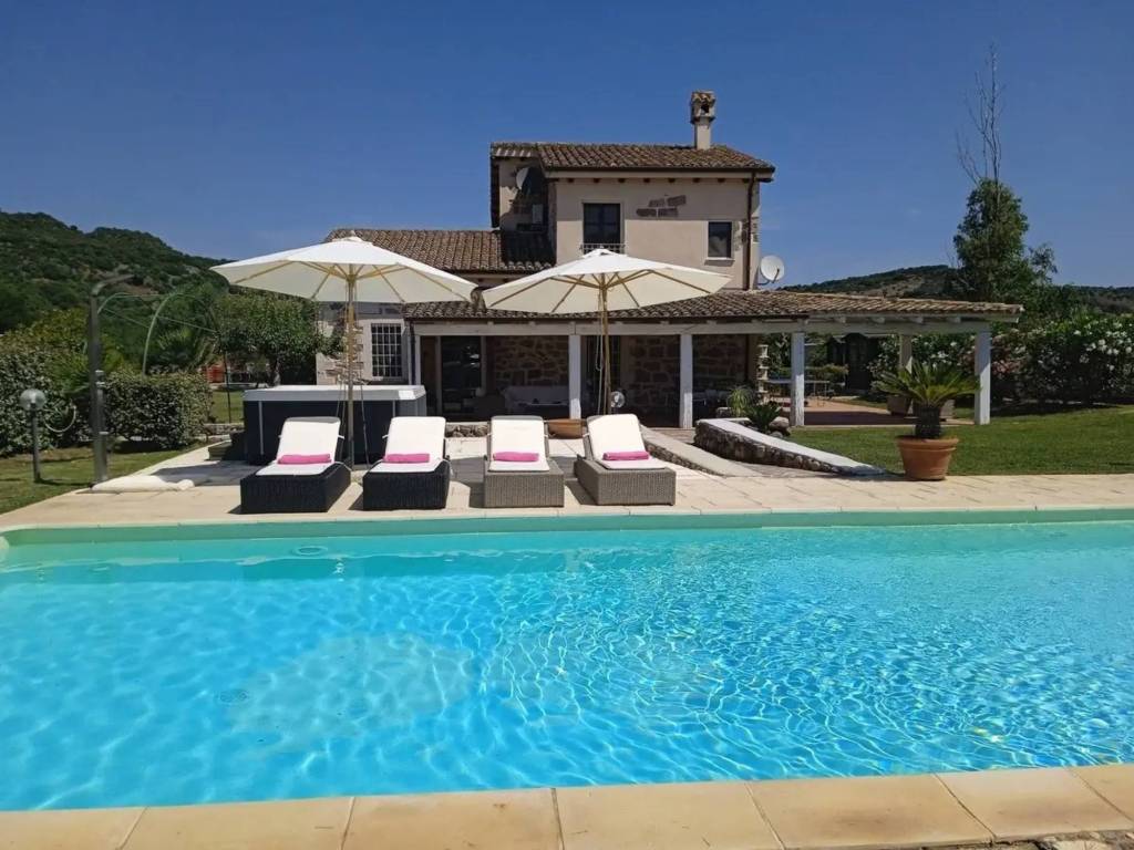 casa indipendente in vendita a Sassari in zona Caniga