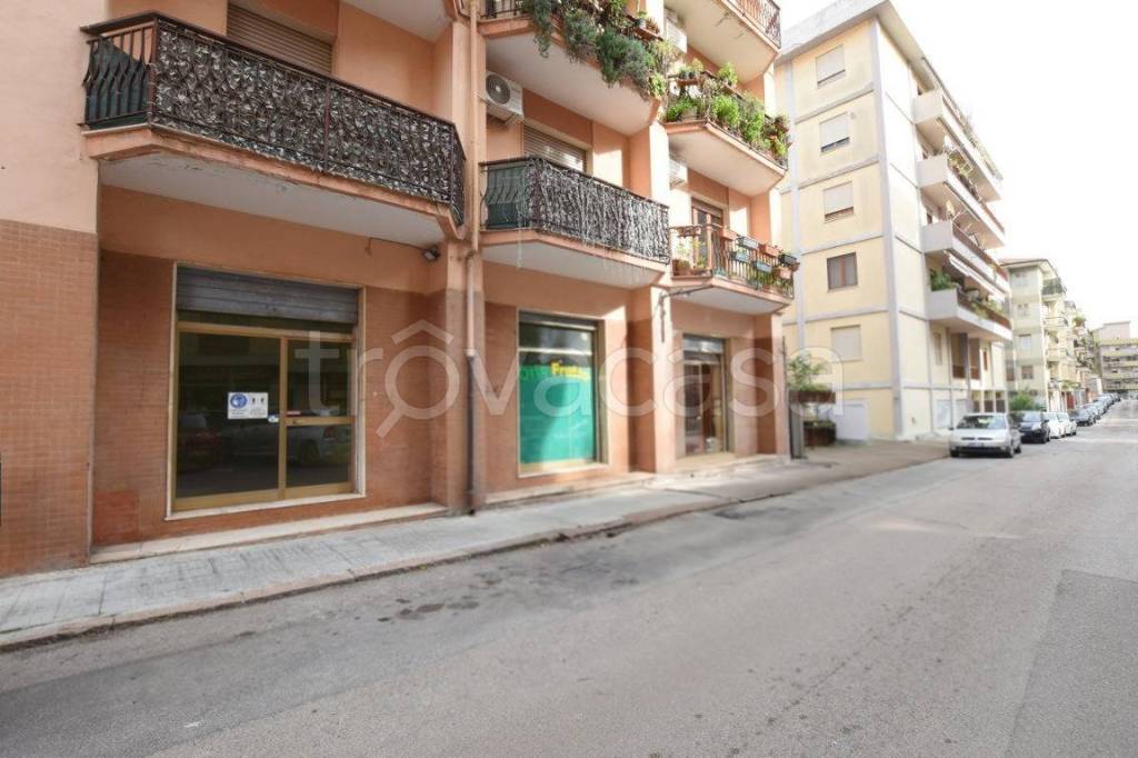 negozio in vendita a Sassari in zona Luna e Sole / Prunizzedda