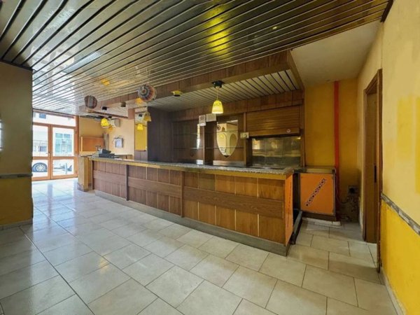 negozio in vendita a Sassari in zona Luna e Sole / Prunizzedda