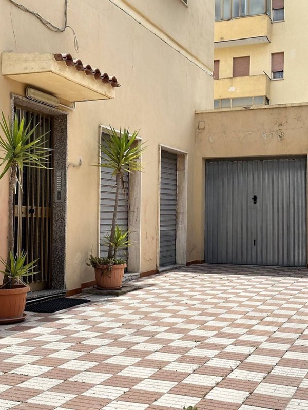 locale commerciale in vendita a Sassari