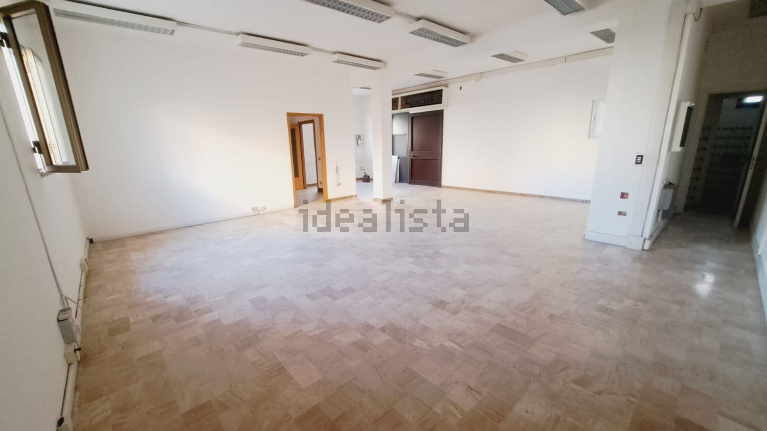 locale commerciale in vendita a Sassari in zona Li Punti