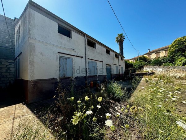 locale di sgombero in vendita a Sassari