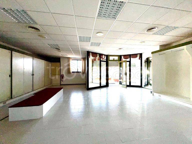 negozio in vendita a Sassari in zona Latte Dolce