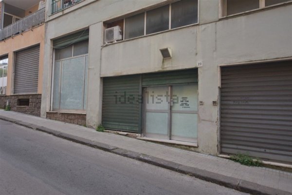 locale commerciale in vendita a Sassari