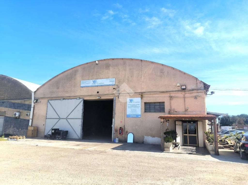capannone in vendita a Sassari in zona Bancali