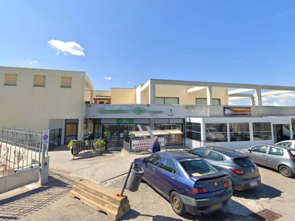 negozio in vendita a Sassari in zona Li Punti