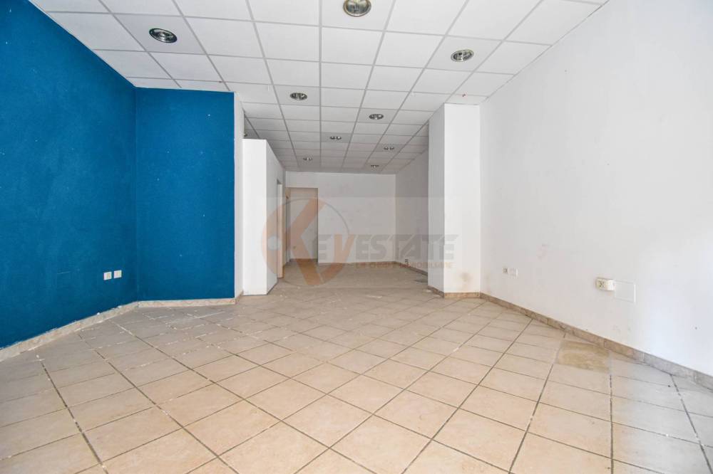 locale commerciale in vendita a Sassari