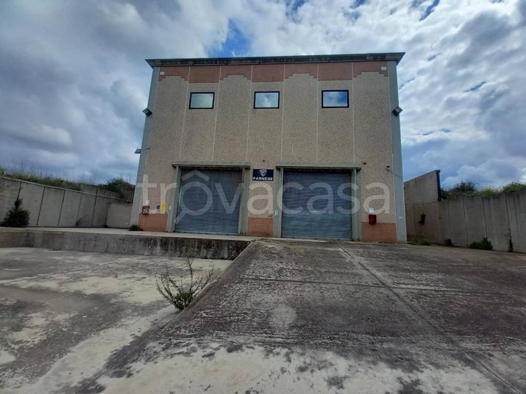 locale commerciale in vendita a Sassari in zona Caniga