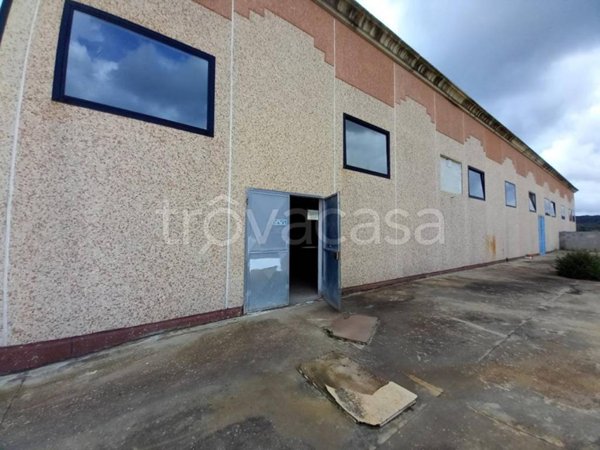 locale commerciale in vendita a Sassari in zona Caniga