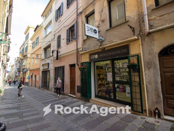 negozio in vendita a Sassari in zona Centro Storico